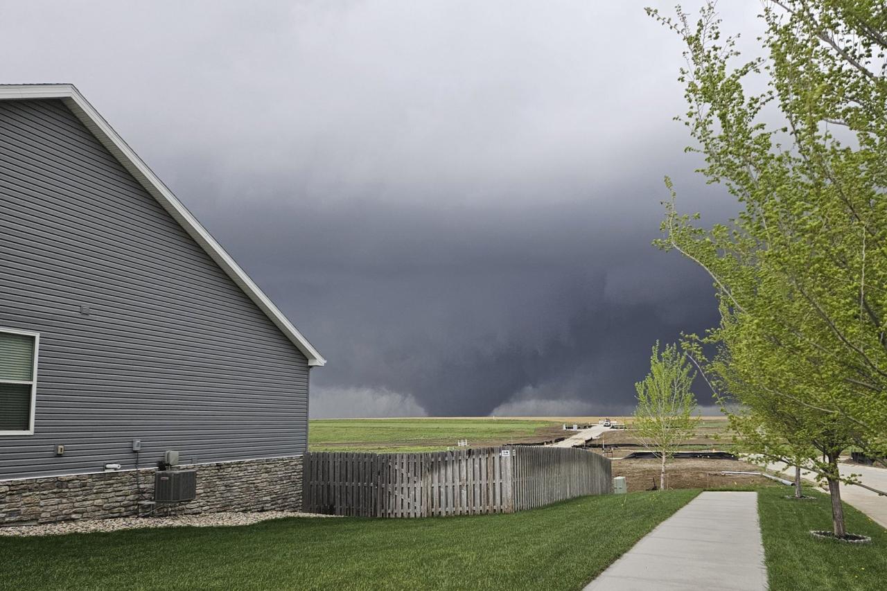 Tornado damage in nebraska